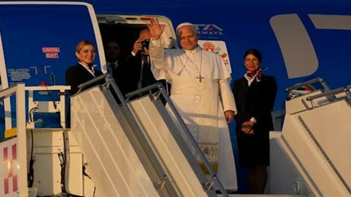 Pope Leo XIV Meets Macron in Historic France Visit After 18 Years